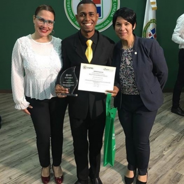 Becario de Inafocam gana premio de emprendimiento en concurso de la UNPHU