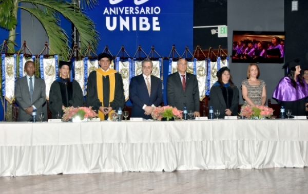 Inafocam y UNIBE gradúan 108 especialistas del gran Santo Domingo