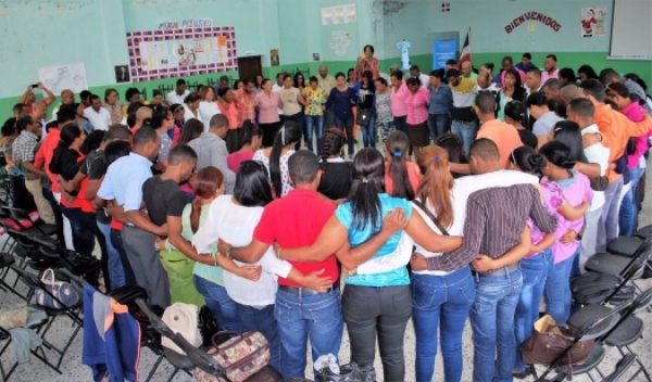 Inafocam lleva capacitación afectiva a docentes de Arroyo Cano