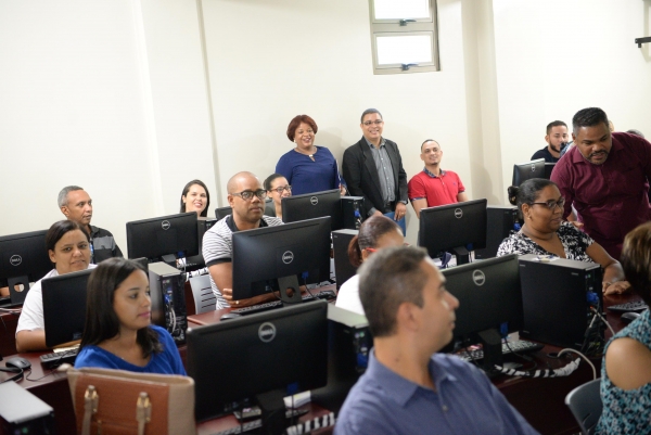 Inician Especialidad en Informática para maestros de Santo Domingo, San Cristóbal y Santiago