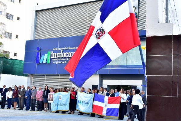 Viceministerio de Gestión y Descentralización e INAFOCAM realizan izamiento especial de bandera