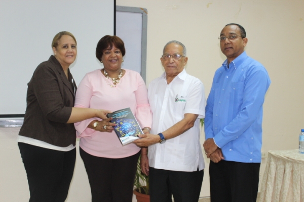 INAFOCAM entrega a universidades dominicanas libro sobre formación de docentes en matemáticas